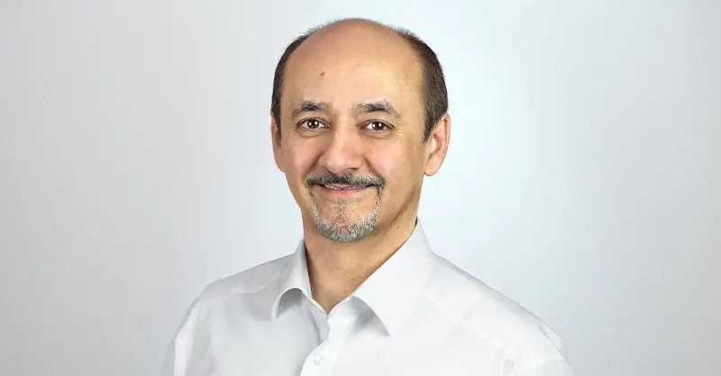 Porträt Prof. Amir-Mobarez Parasta, ärztlicher Leiter MUNICH EYE Augenzentrum München. Porträt Prof. Amir-Mobarez Parasta, ärztlicher Leiter MUNICH EYE Augenzentrum München.