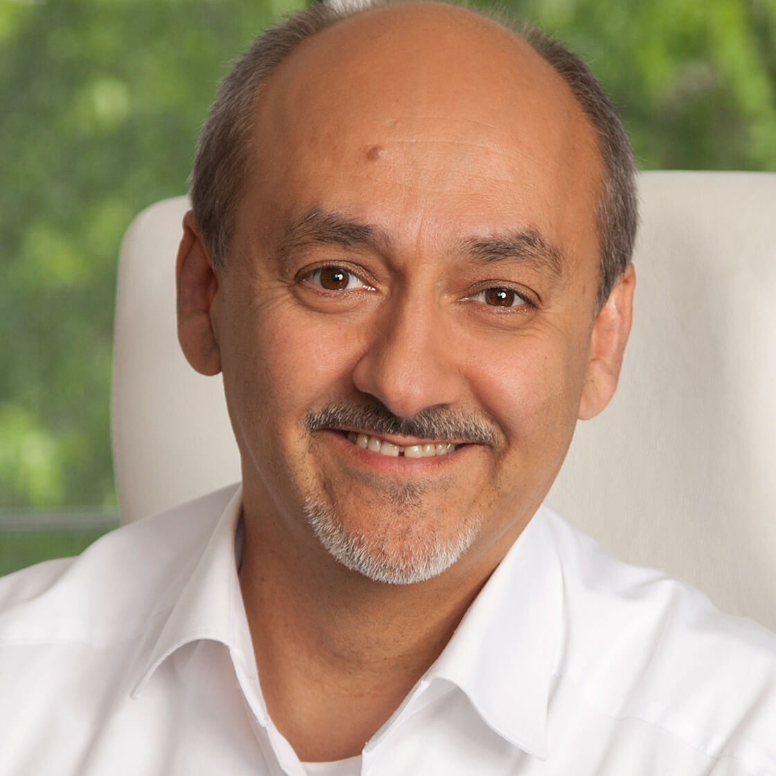 Augenarzt und Augenchirurg Prof. Amir-M. Parasta
